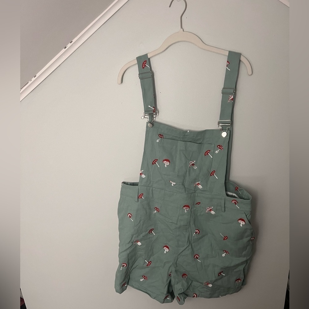 CIDER NWT Floral mushroom green buckle romper shortalls - Picture 3 of 13